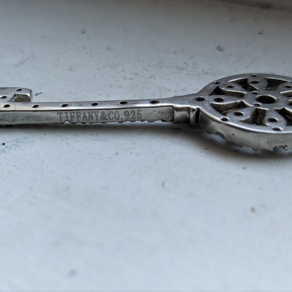 Vintage Tiffany & co diamond and silver petals key pendant - Picture 3 of 5